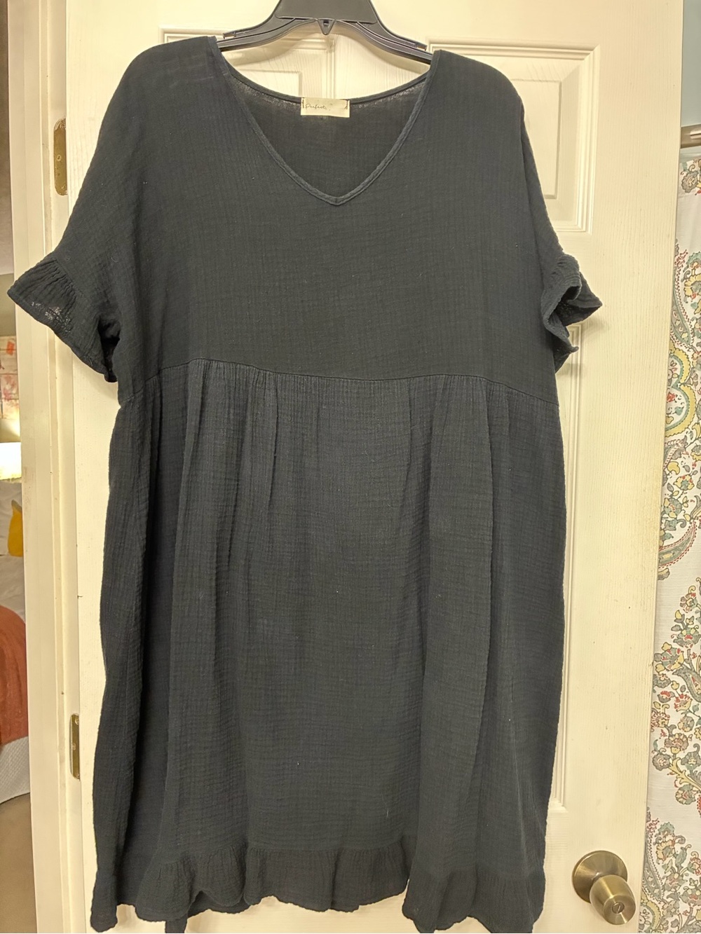 Relaxed V-Neck Black Gauze Midi Dress